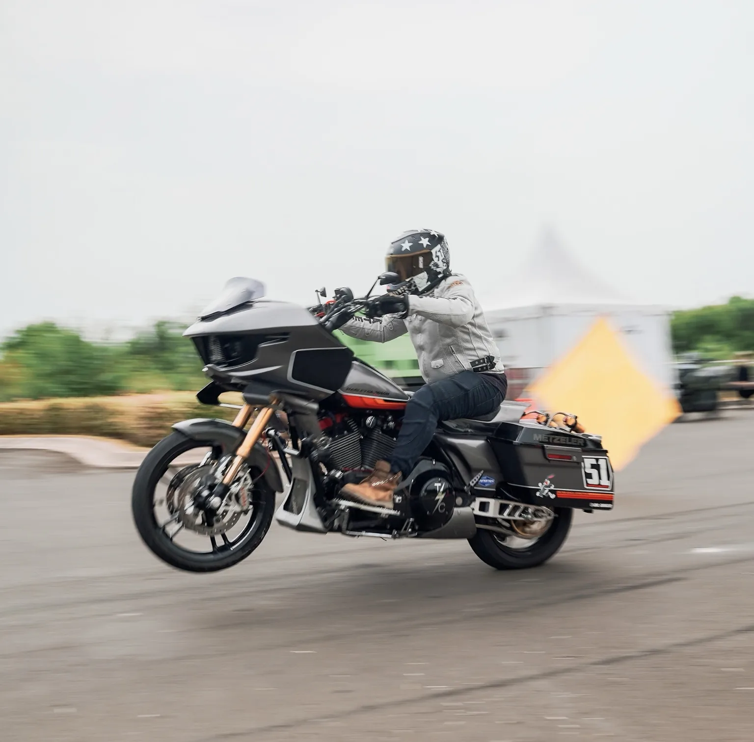 Performance bagger photographed in motion